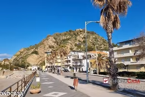 Capo d'Orlando, appartamento con p. auto a pochi