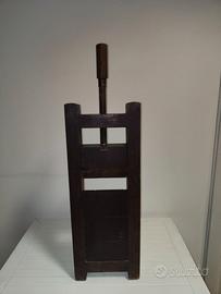 Torchio/Pressa vintage per tagliare in legno.