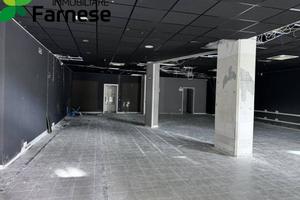 Immobile di 240 m² con 1 locale a Piacenza