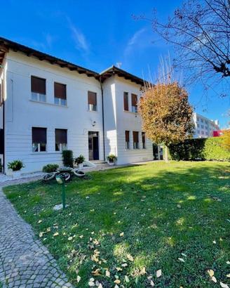 VILLA INDIPENDENTE IN POSIZIONE PRIVILEGIATA: s...