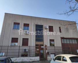 CAPANNONE DI RAPPRESENTAZA 1600 MQ CON AREA ESTERN