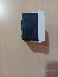 Stock presa Schuko Eikon 