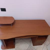 Scrivania / Tavolo porta pc con due cassettiera 