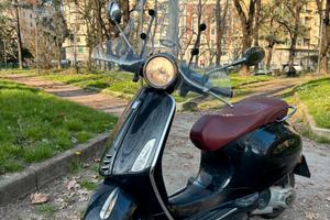 Vespa Primavera 150 - Nero Vulcano
