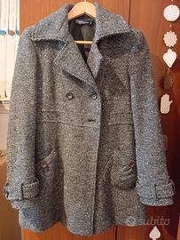 Cappotto grigio.