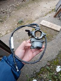 2 carburatori e un manubrio per pitbike