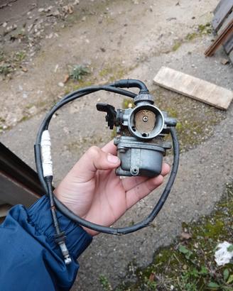 2 carburatori e un manubrio per pitbike