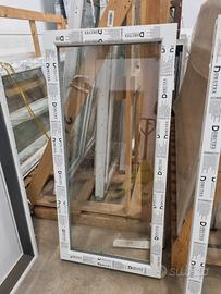 Finestra nuova in pvc bianca 67x140