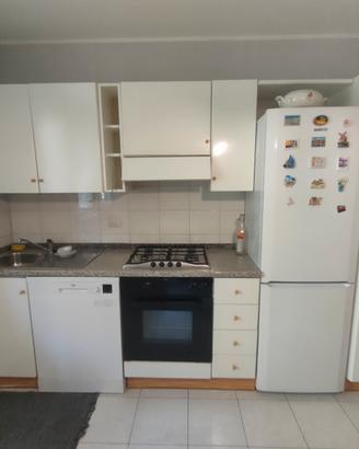 Cucina completa di elettrodomestici