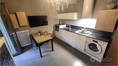 APPARTAMENTO ARREDATO con CORTE E POSTO AUTO