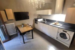 APPARTAMENTO ARREDATO con CORTE E POSTO AUTO