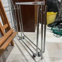 Appendiabiti da terra con ruote