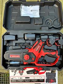 Motosega con 2 batterie e carica batteria
