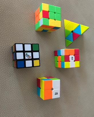 Cubi di rubik: 2x2, 3x3 e piramide