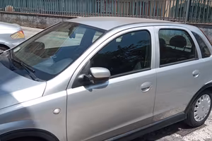 Opel Corsa 1.2 modello Enyoi