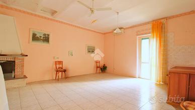 MONOLOCALE A MONTENERO DI BISACCIA