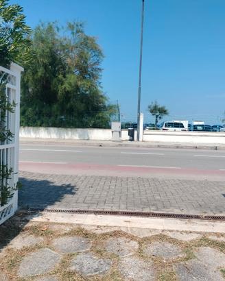 Villino fronte mare Marcelli