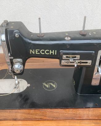 Macchina da cucire Necchi