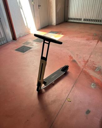 Monopattino Elettrico Ninebot air T15e