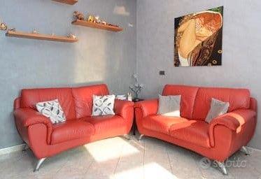 Coppia Divani in pelle rossa