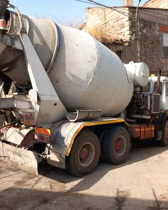 Autobetoniera Iveco 330-36 