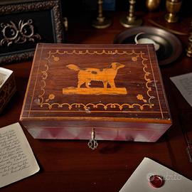 Antica scatola cofanetto 1800 intarsio cane