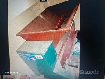 Attrezzatura per pigiatura uva