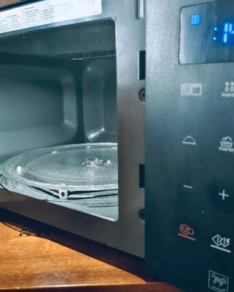 microonde LG  1000 watt modello MH6535GDS