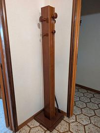 Appendiabiti da terra in legno