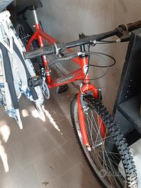 Bicicletta MTB cerchi 26 NUOVA