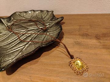 Collana con ciondolo e cordone cerato marrone 