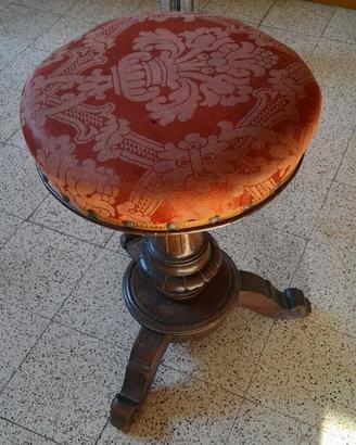 Vecchio sgabello da pianoforte
