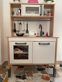 Cucina giocattolo DUKTIG di IKEA.