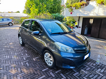 Toyota yaris 1.0 5 porte