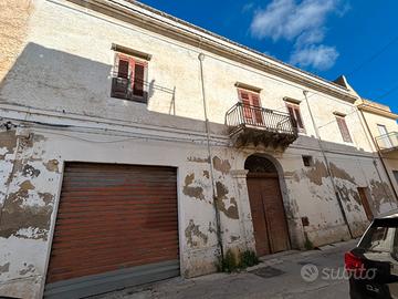 Casa indipendente con ampia corte