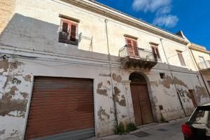 Casa indipendente con ampia corte