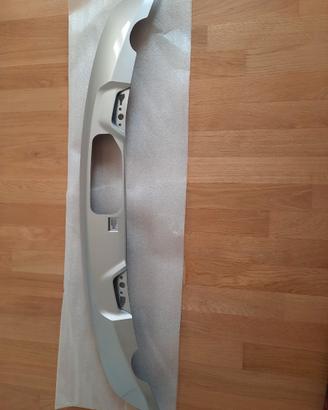Volvo XC40 anno 2024. Piatto protezione posteriore