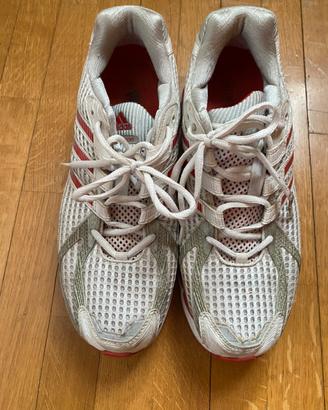 Scarpe adodas. Ginniche