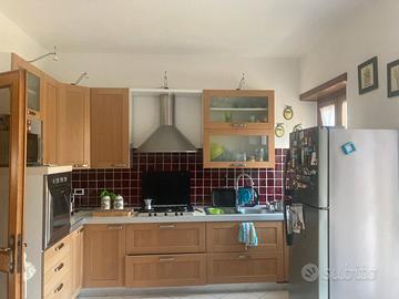 Cucina completa di elettrodomestici