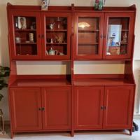 Mobile/credenza terracotta con vetrata