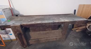 Antico banco da falegname