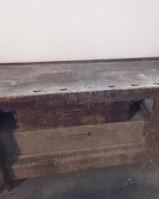 Antico banco da falegname