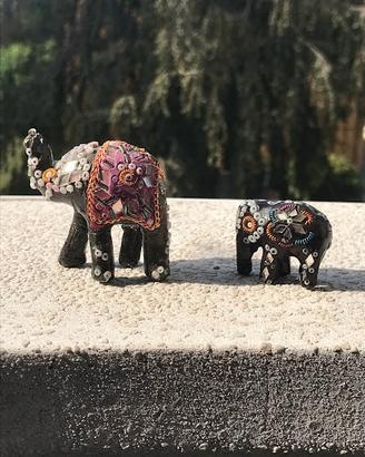 Due Elefantini Indiani con Applicazioni