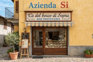 Bar pasticceria con cucina