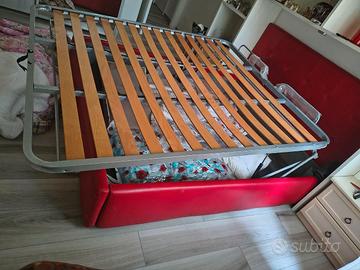 Letto matrimoniale a contenitore in pelle rossa
