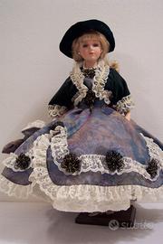 Bambola da collezione verde