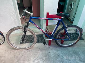 Biciletta mountain bike