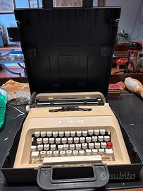 Macchina da scrivere olivetti