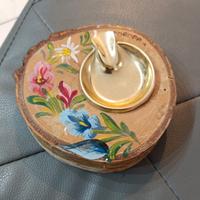 Posacenere souvenir di Oropa in legno  decorato
