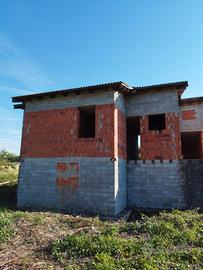 Terreno agricolo con fabbricato al grezzo